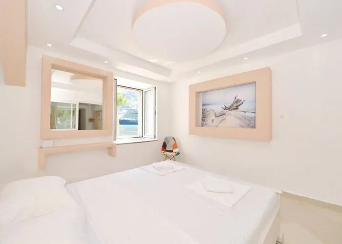 Cosy Front Line Apt With Sea Access At Your Door Step