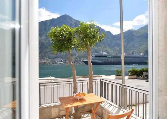 Cosy Front Line Apt With Sea Access At Your Door Step