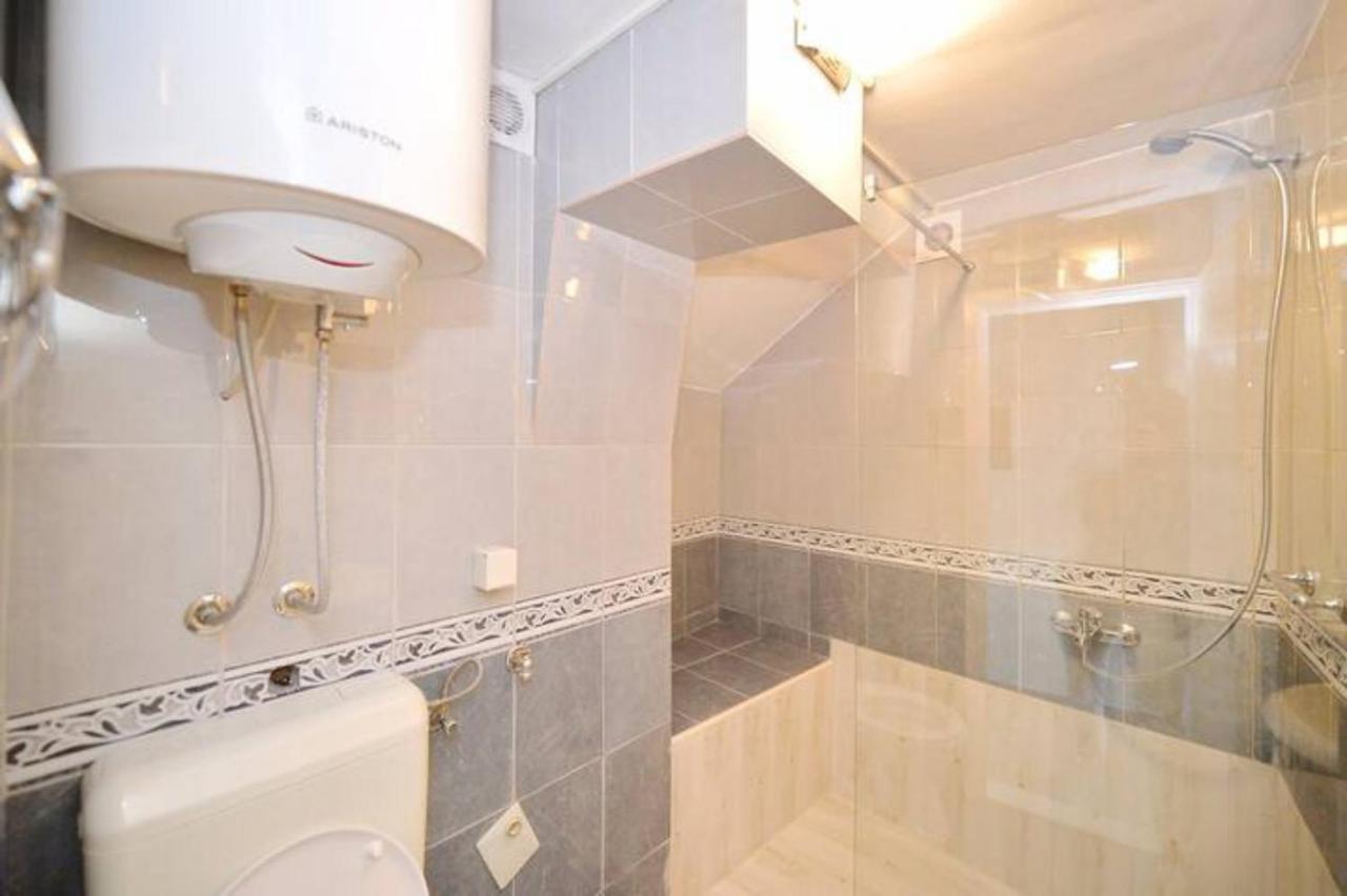 Cosy Front Line With Sea Access At Your Door Step