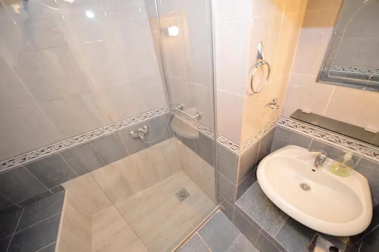 Апартаменти Cosy Front Line With Sea Access At Your Door Step *
